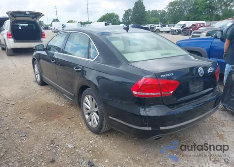 2013 Volkswagen Passat 2.5L Sel Premium z USA, uszkodzony, nr VIN 1VWCH7A36DC081675